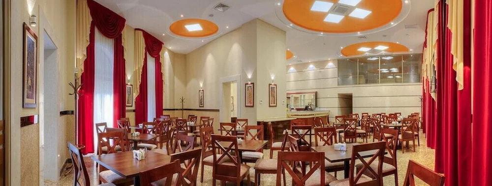 Grand Voyage Hotel Almaty Extérieur photo