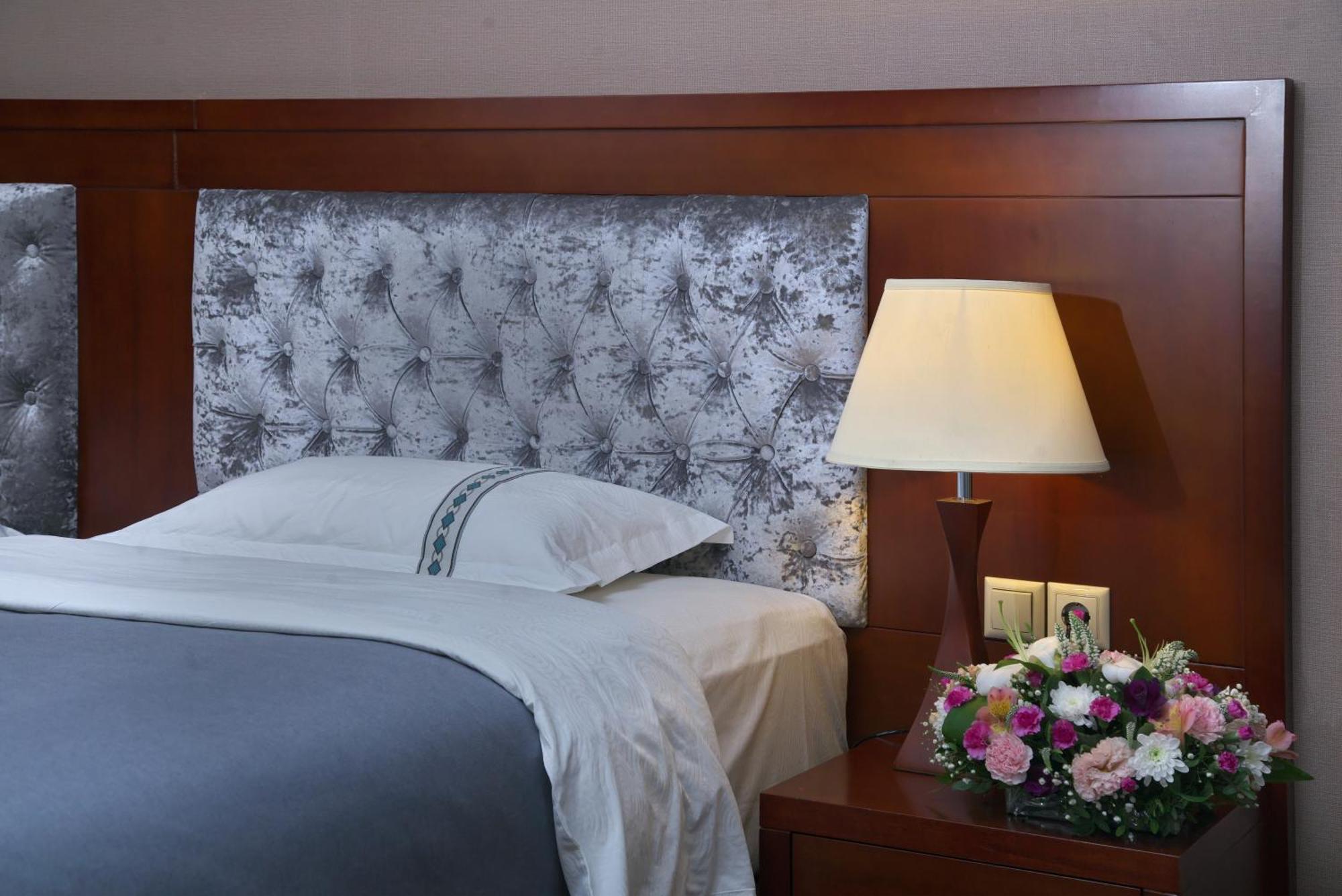 Grand Voyage Hotel Almaty Extérieur photo